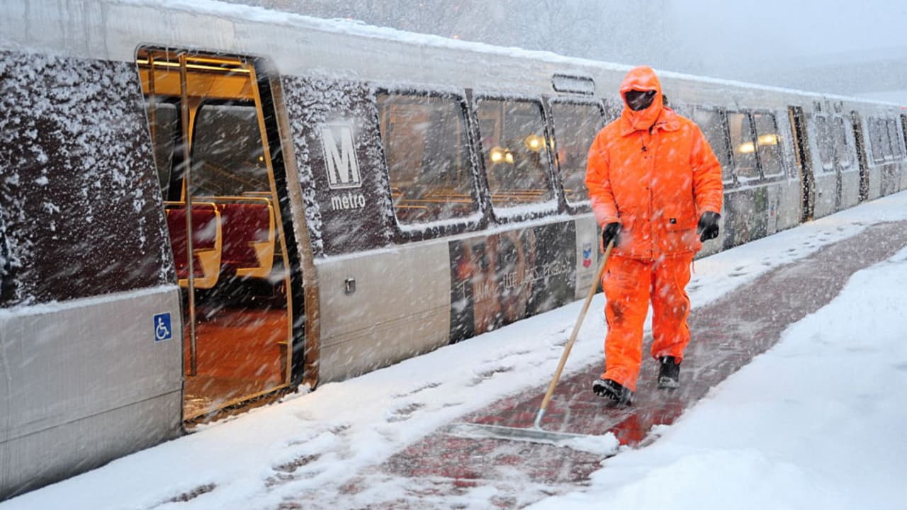Tras la nevada, ¿qué pasará con la nieve que quede en las aceras de Virginia?