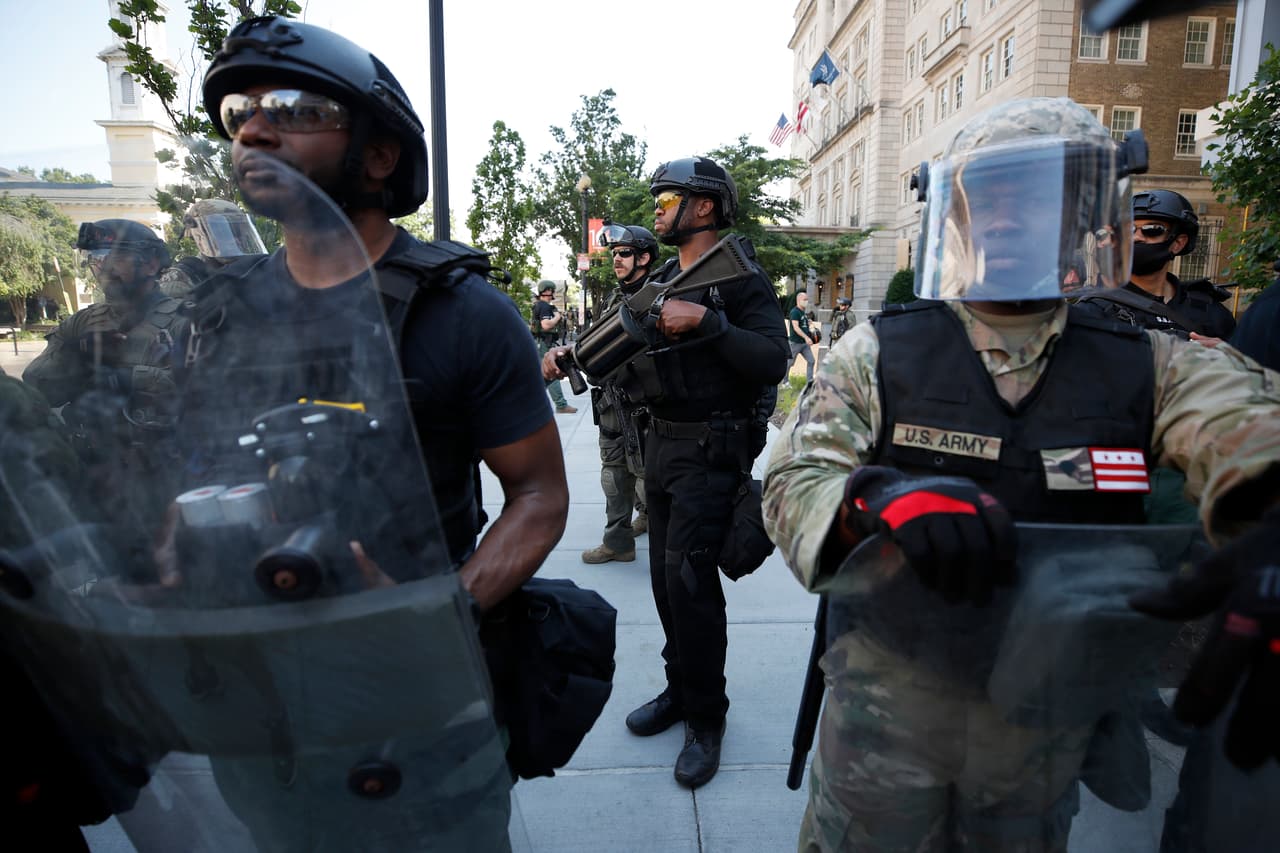 Algunos soldados enviados a Washington DC durante las protestas portaban bayonetas