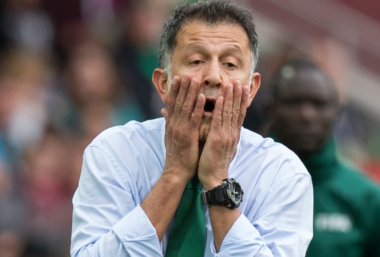 Tras una jugada contra Héctor Moreno en la que no hubo revisión del VAR, Osorio explotó con sus reclamos.