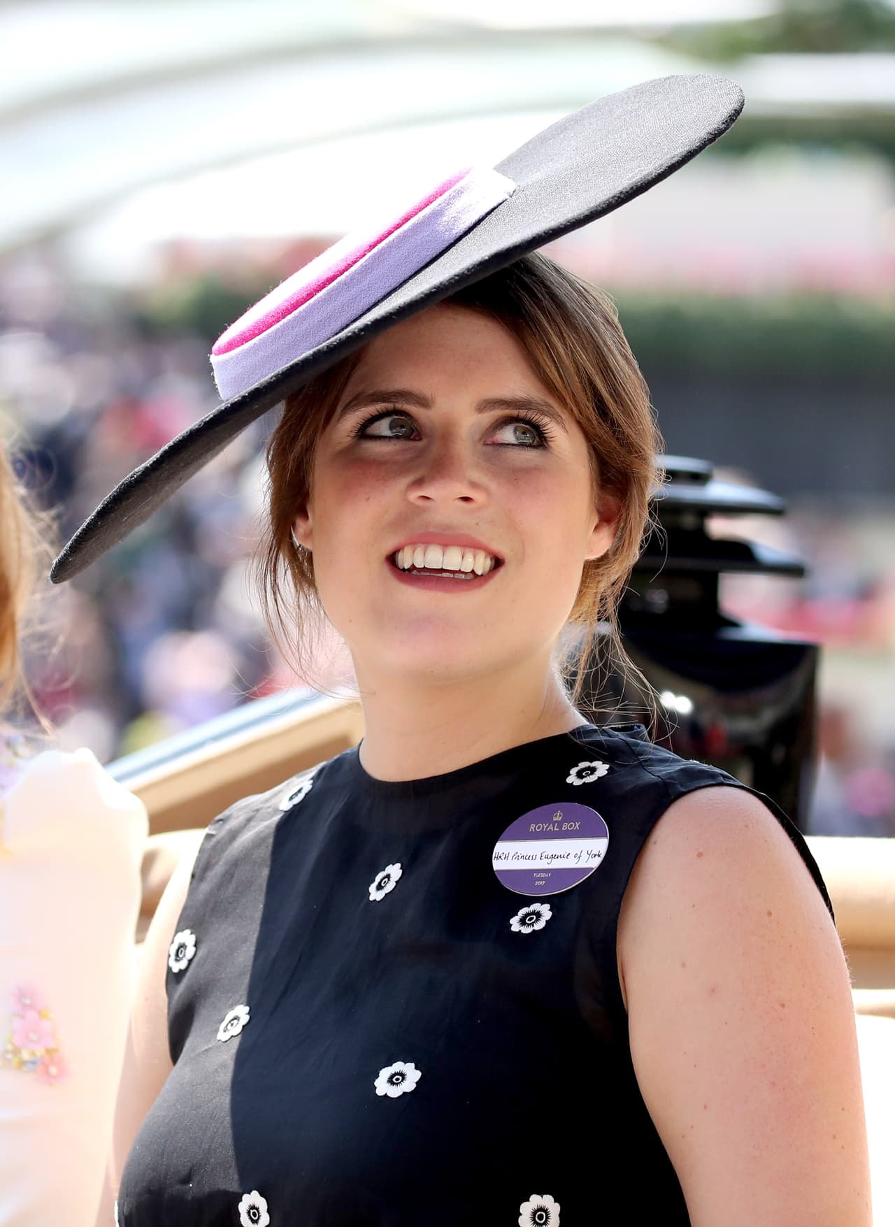 Otras veces ha preferido el estilo favorito de Meghan: un 'messy bun' que deja algunas mechas sueltas alrededor del rostro, como lo hizo en Ascot en 2017.