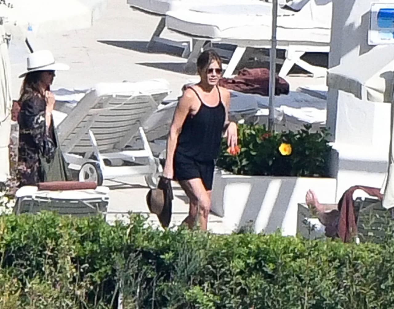 La actriz buscó el lugar ideal para tomar el sol.