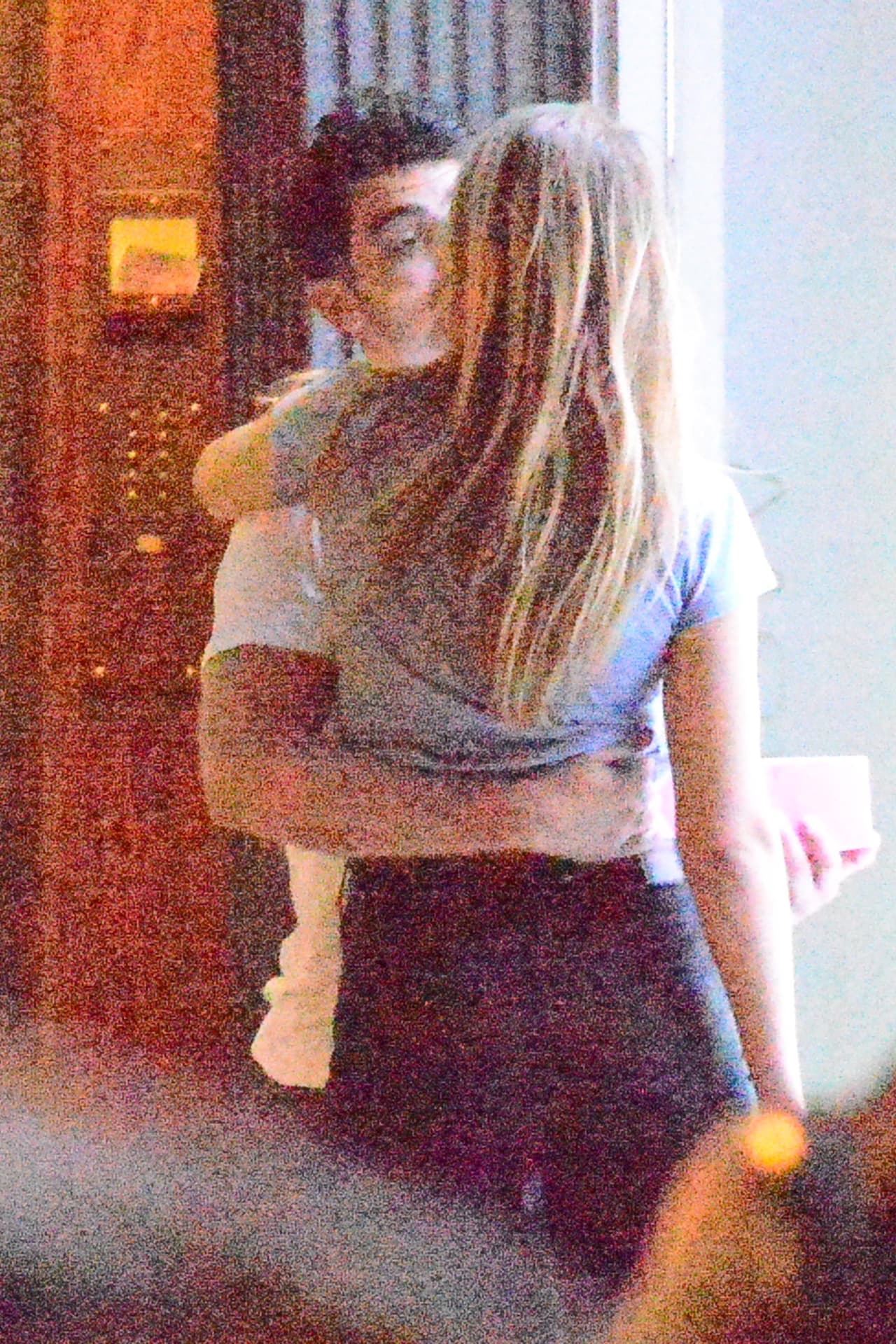 Te dejamos algunas imágenes de la candente pareja.