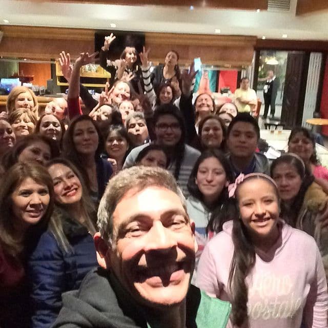 ¡Tremenda sorpresa! Las fans de Johnny aprovecharon su visita en México para pasar momentos inolvidables. (27 de enero, 2016)