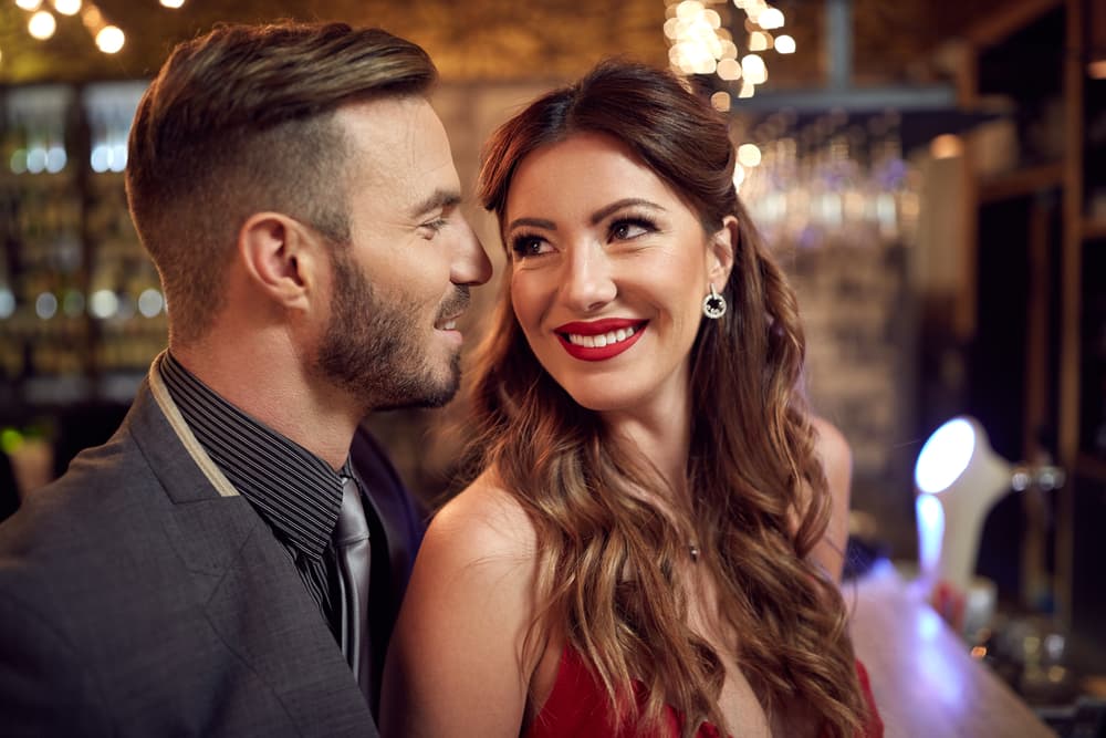 Esos sueños de amor que durante días has tenido pensando en momentos de unión feliz junto a esa persona especial están comenzando a cristalizar de una manera efectiva y se augura un fin de semana muy intenso y diferente.