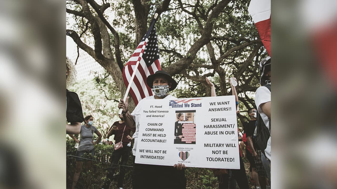 Familiares y amigos de Vanessa agradecieron el apoyo de los residentes de Houston que asistieron a la marcha. La soldado había sido reportada como desaparecida desde el 22 de abril.