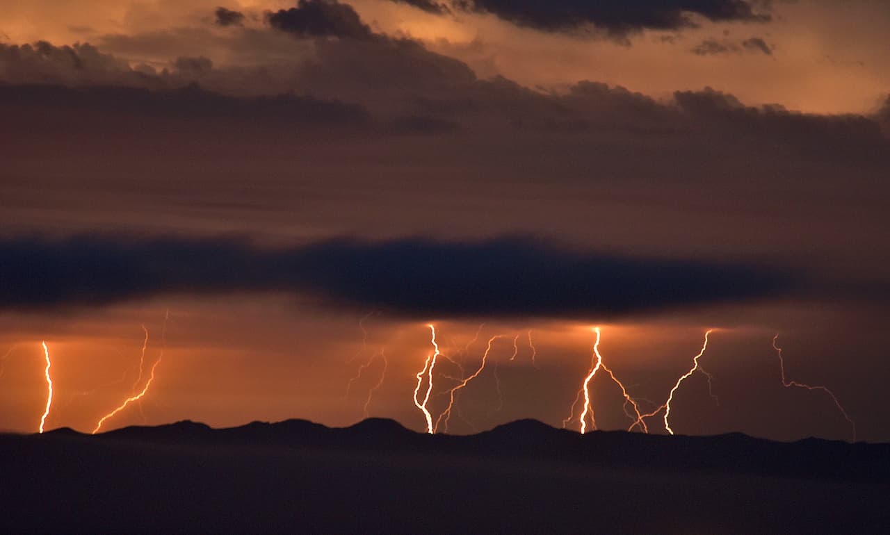Las lluvias se pronunciaron en algunas zonas de los condados de Los Ángeles, Ventura, Santa Bárbara y San Luis Obispo.