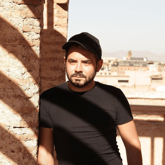 José Eduardo aseguró que pronto habrá grandes sorpresas al publicar esta fotografía tomada por su hermano Vadhir en Marruecos: "Gran viaje😏😏 ya pronto regresaré !! Muchas sorpresas pronto", escribió.