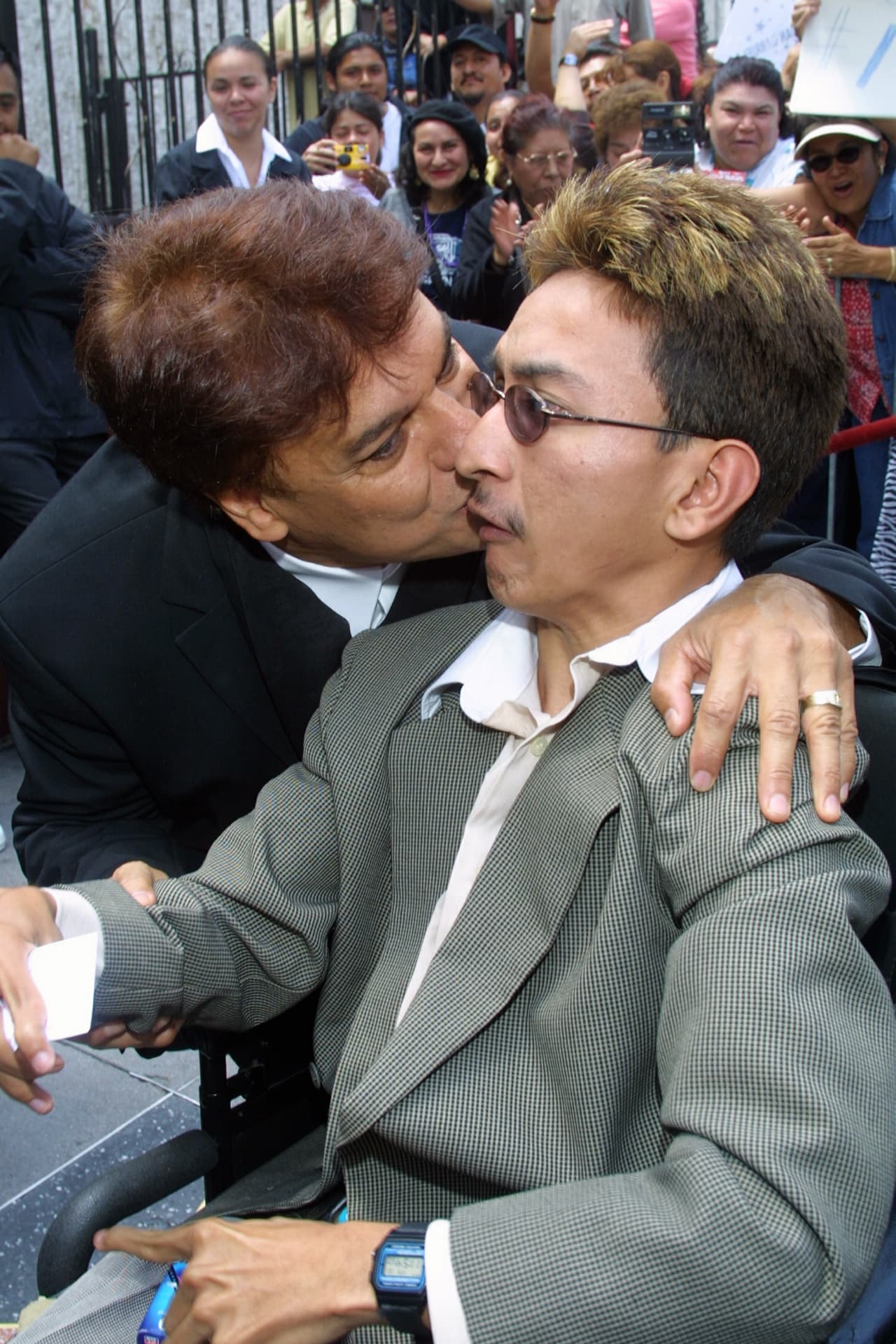 Con los años, Juan Gabriel ganó fama, aunque siempre estuvo cerca de su público.