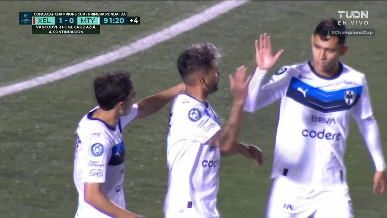 ¡Golazo de Tecatito Corona! Tiro imposible para el arquero chapín