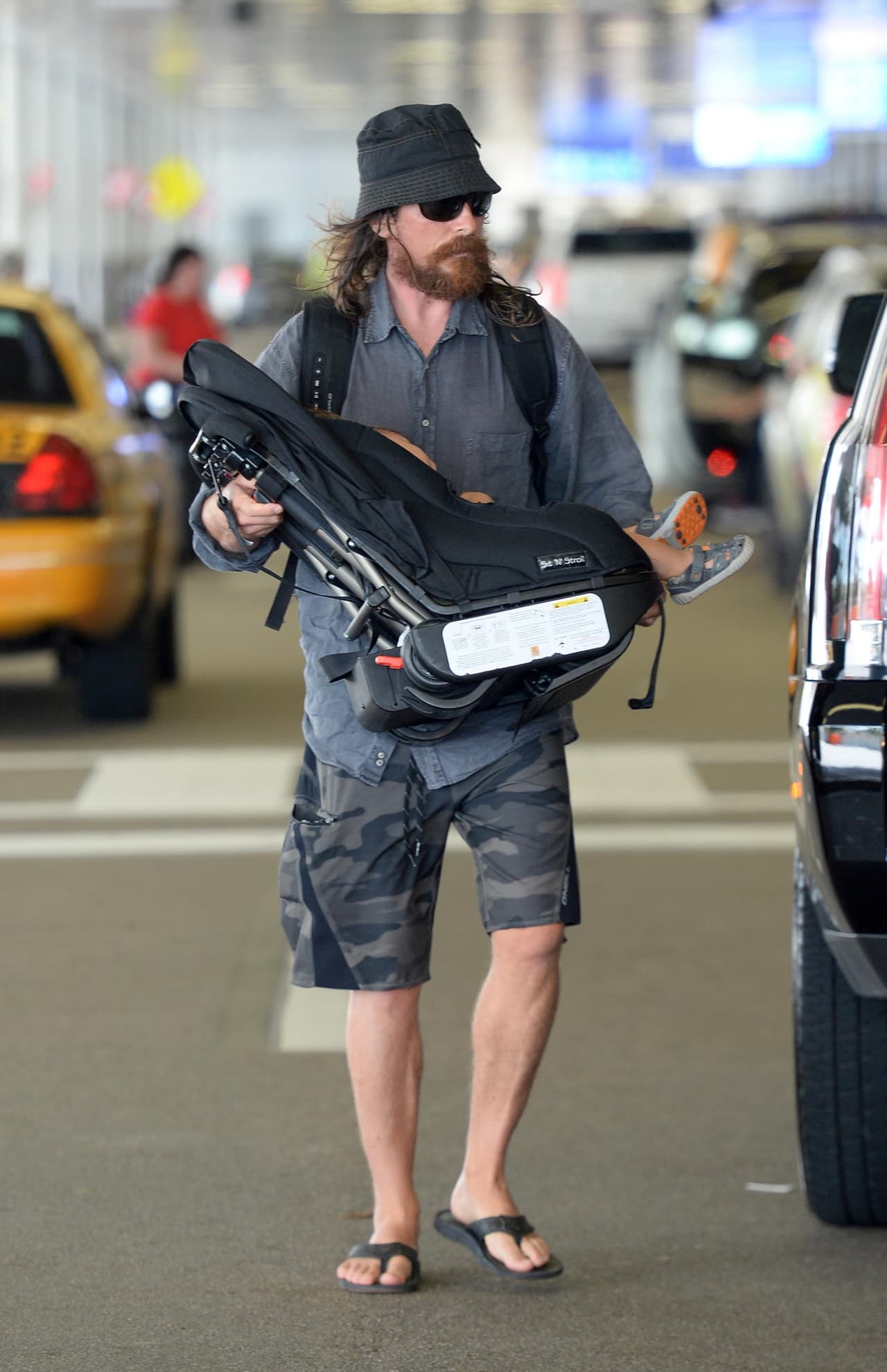 La trama consiste en un triángulo amoroso cuyo ambiente está basado en últimos días del Imperio Otomano.