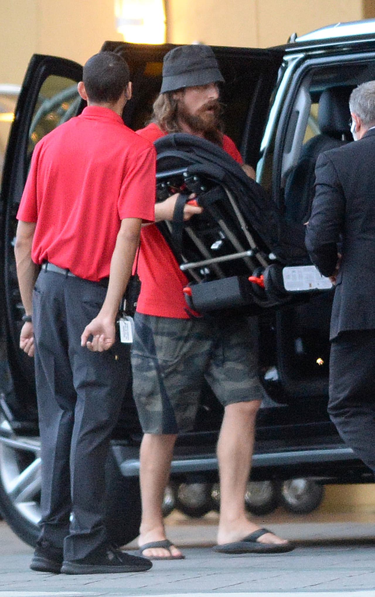 Christian es otro de los actores que se envuelve completamente en cada unos de los personajes que interpreta.