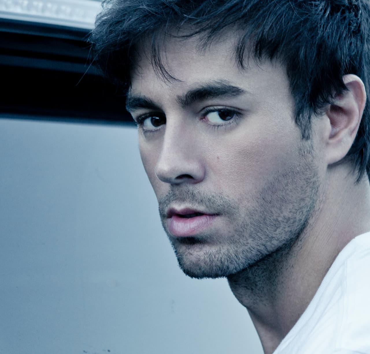 <b><a href="http://www.univision.com/especiales/premio-lo-nuestro/vota" target="_blank">Tu voto</a></b> por
<b>Enrique Iglesias</b> le daría el premio al
<b>Artista Masculino del Año.</b>