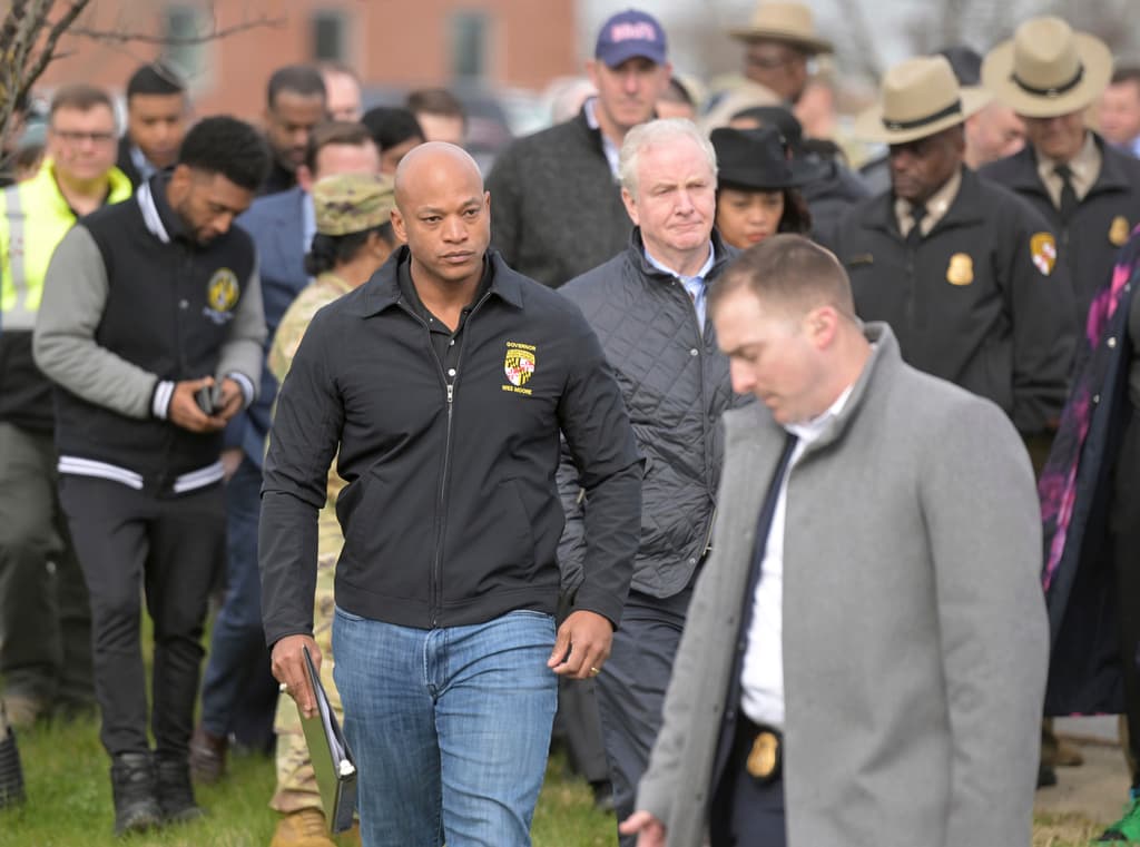 El gobernador Wes Moore declaró el estado de emergencia y dijo que estaba trabajando para que se desplegaran recursos federales. 
<b>“Es una tragedia impensable”, indicó el alcalde de Baltimore, Brandon Scott. </b>
