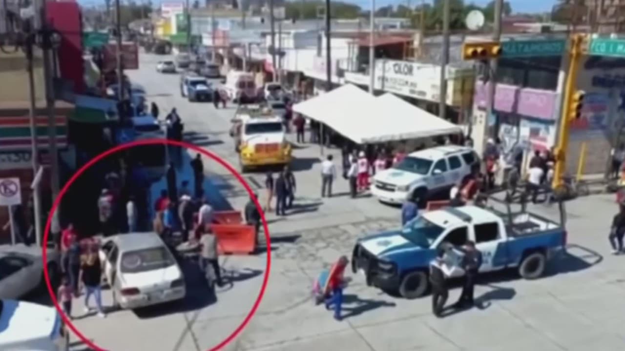 <b>Un conductor atropella a 24 ancianos que estaban cobrando su pensión</b>
<br>
<br>De acuerdo con las autoridades, el conductor del vehículo perdió el control de su camioneta y arrolló a los que se encontraban esperando su turno.