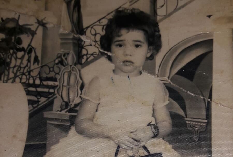 La demandante, en una imagen de su infancia, para demostrar que no se ha cambiado de sexo.