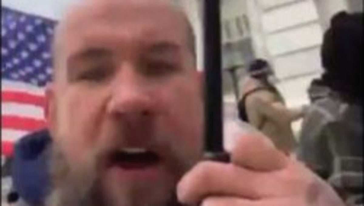 <b>Scott "Wildman" Fairlamb</b>
<br>
<br>Antiguo propietario de un gimnasio de North Jersey que una vez disputó un combate de MMA bajo el apodo de "Wildman". Se declaró culpable de obstrucción y agresión a un agente y fue condenado a tres años y siete meses de prisión.