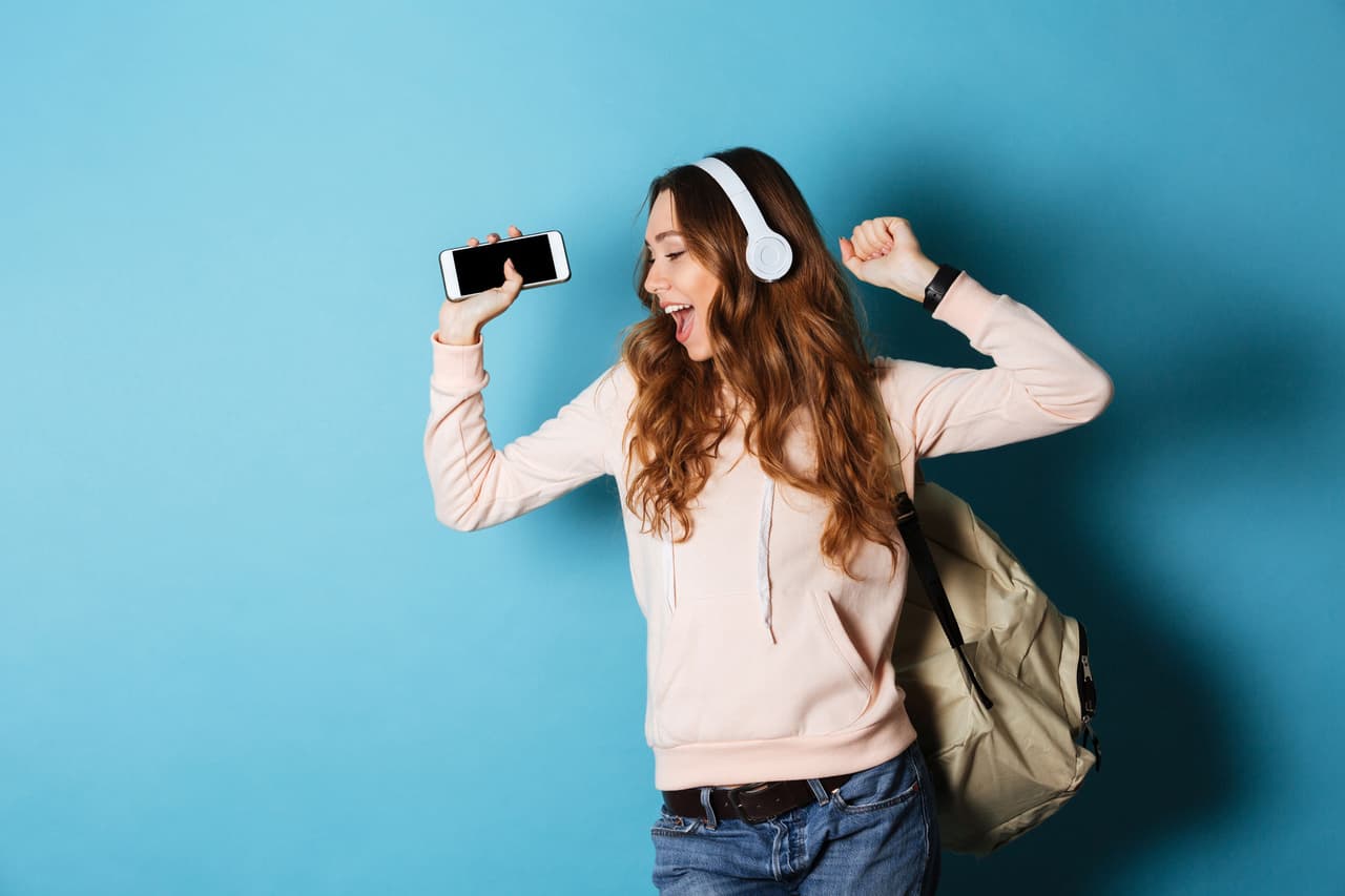 <b>Audífonos. </b>Unos audífonos siempre son más que aceptados, pues es un aditamento que usamos cuando vamos en el transporte público, en el avión o hasta en el trabajo.