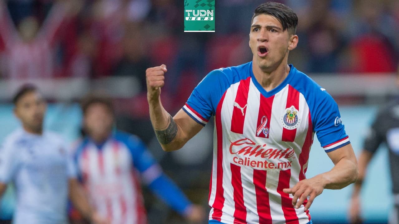 Macías es operado con éxito y Chivas confirma su baja "de 7 a 9 meses"