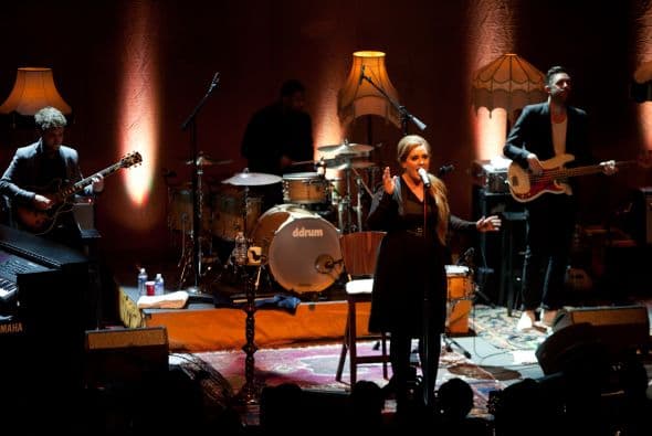 Del total de lo recaudado, $2.5 millones fueron por presentaciones, $74.1 millones por ventas de discos y $16.2 millones por las 14.2 millones de descargas digitales.