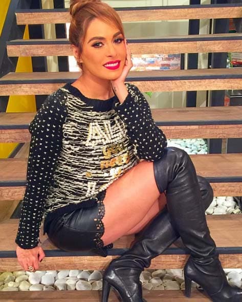 ¡Que el frío no te impida usar tus shorts! Combínalos con un estilo de botas como las de Galilea y estarás muy cómoda.