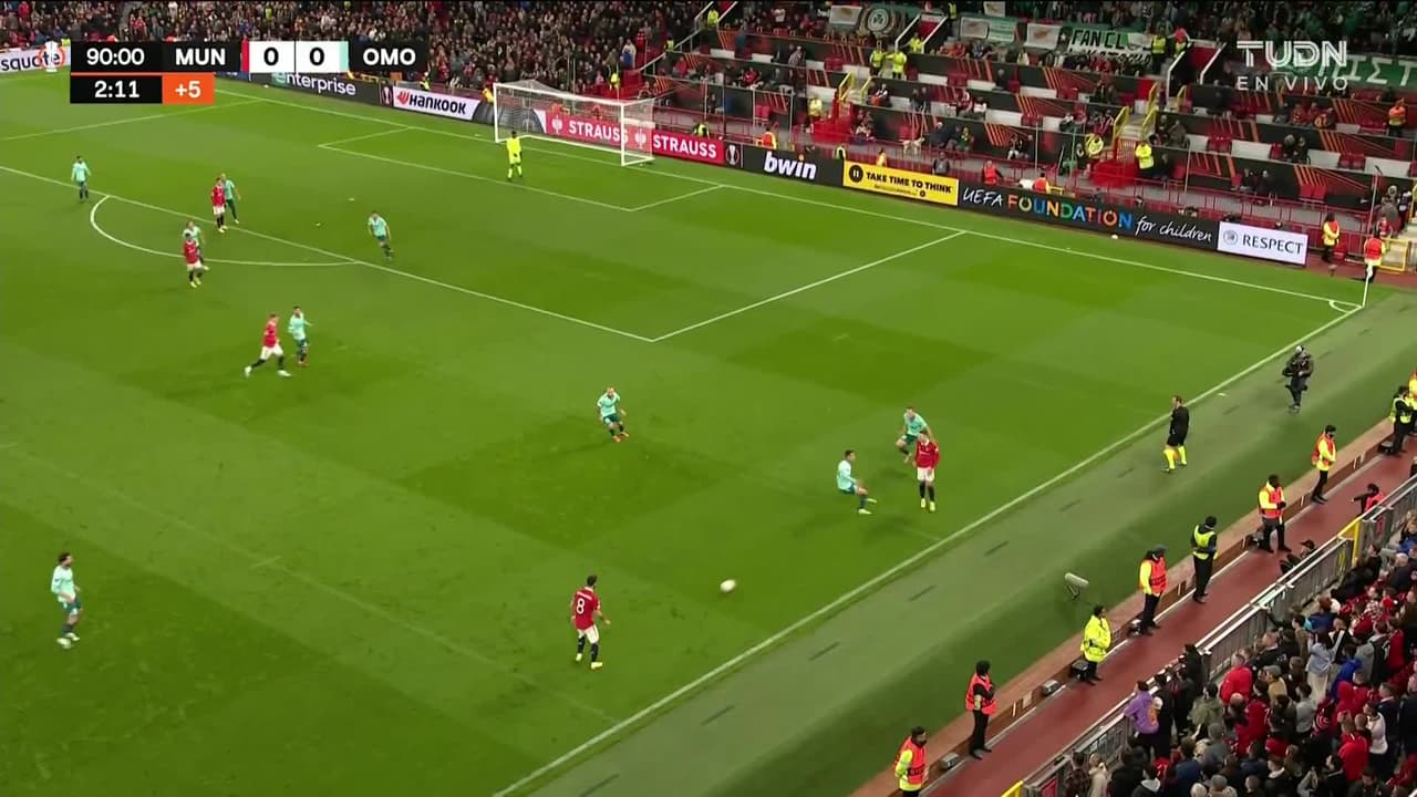 ¡GOL!  anota para Manchester United. Scott McTominay