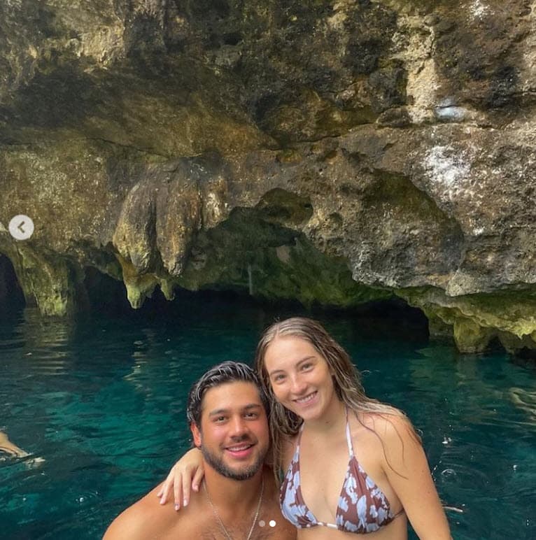 Pero a Laura Flores no le importa: "Gracias a Dios
<b> <a href="https://www.univision.com/famosos/luego-de-tres-perdidas-laura-flores-goza-el-ser-madre-asi-han-crecido-sus-cuatro-hijos-fotos" target="_blank">tengo una apertura con mi hija</a></b>, yo la respeto, ella sabe manejar su sexualidad, sabe respetarse a sí misma y las cosas le han funcionado". 
<br>