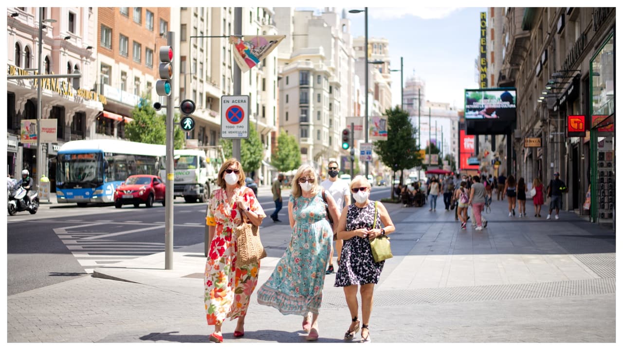 <b>No</b> 
<b>camines solo</b>. En la medida de lo posible planifica tus salidas a la calle con un familiar, vecino, amigo, compañero de tu iglesia… Pero procura no caminar solo por la calle. ¡Y menos de noche!
<br>