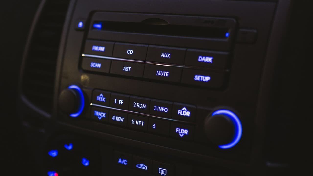 Música a alto volumen en tu auto podría costarte una multa en Florida