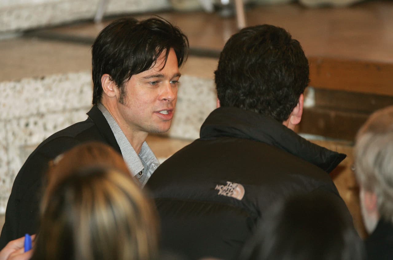 Ya vivía con Angelina Jolie bajo el mismo techo cuando públicamente lució su cabellera teñida de sólido negro.