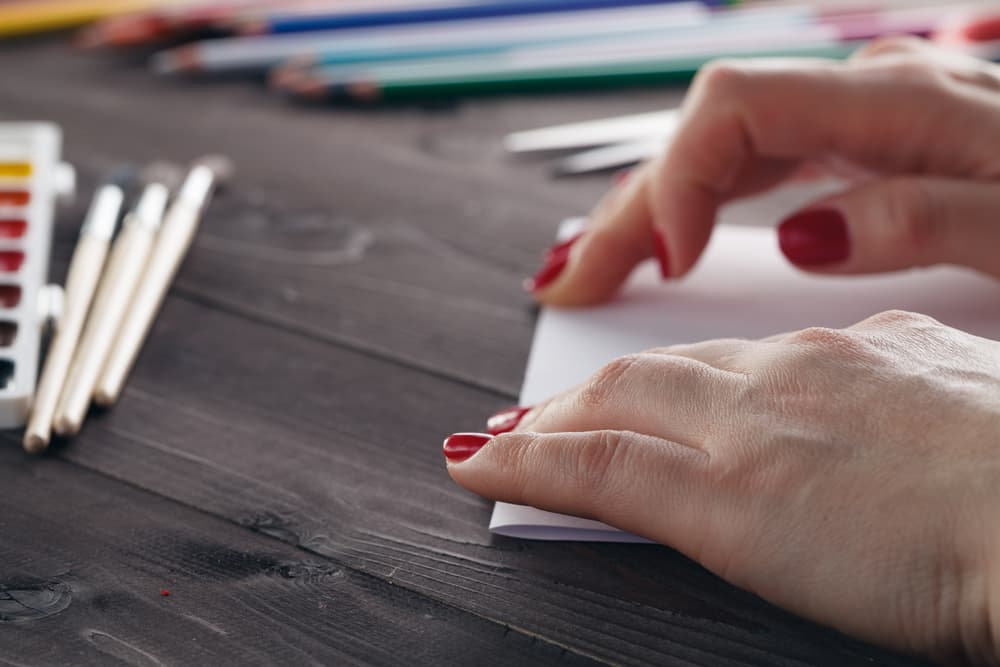 Dobla entonces tu dibujo en cuatro partes.