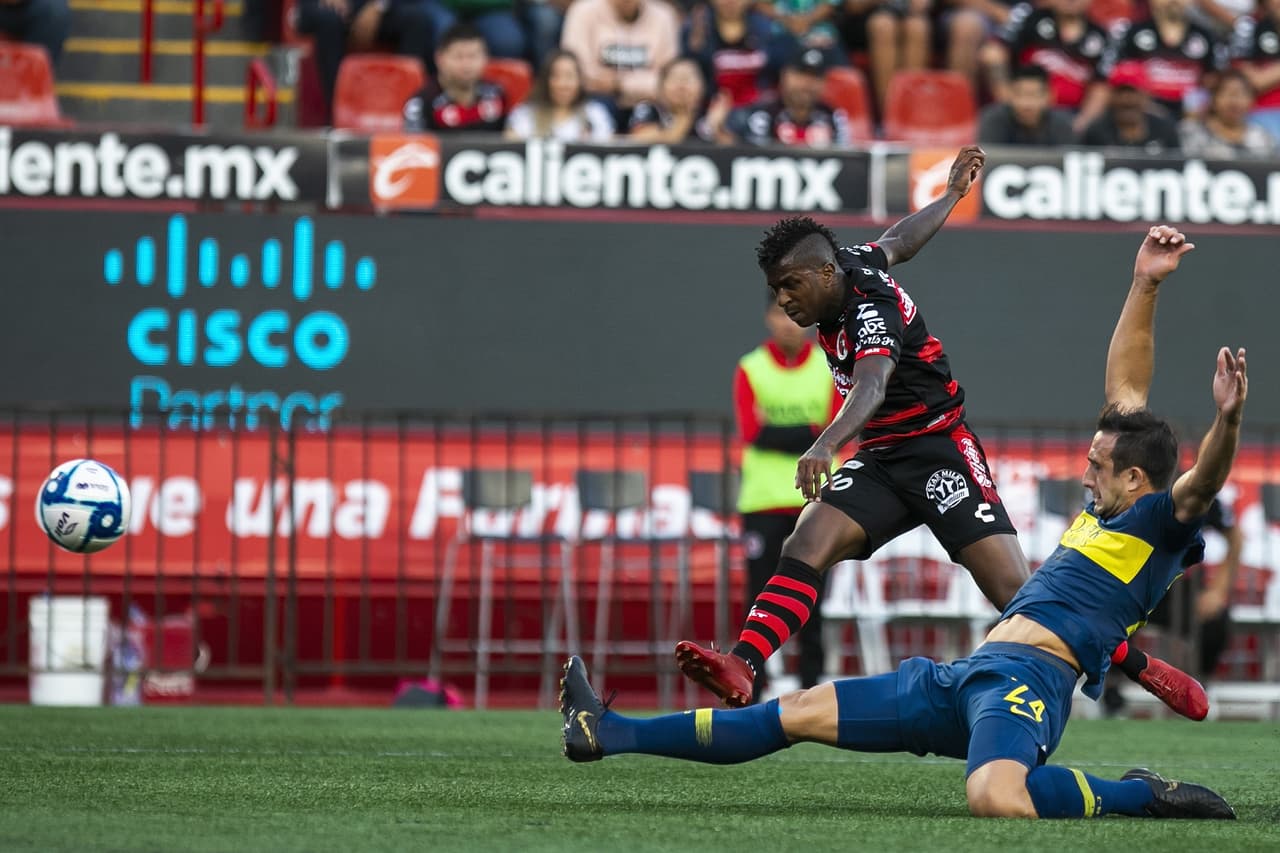 Con gol del delantero ecuatoriano Miller Bolaños, a los 87 minutos, los Xolos de Tijuana superaron 1-0 a Boca Juniors de Argentina en el Estadio Caliente de la ciudad fronteriza de Baja California. En partido de preparación para ambos equipos, de cara al inicio de los torneos en sus respectivos países, se vivieron acciones equilibradas, con buenos destellos y voluntad de los dos clubes por ganarlo.