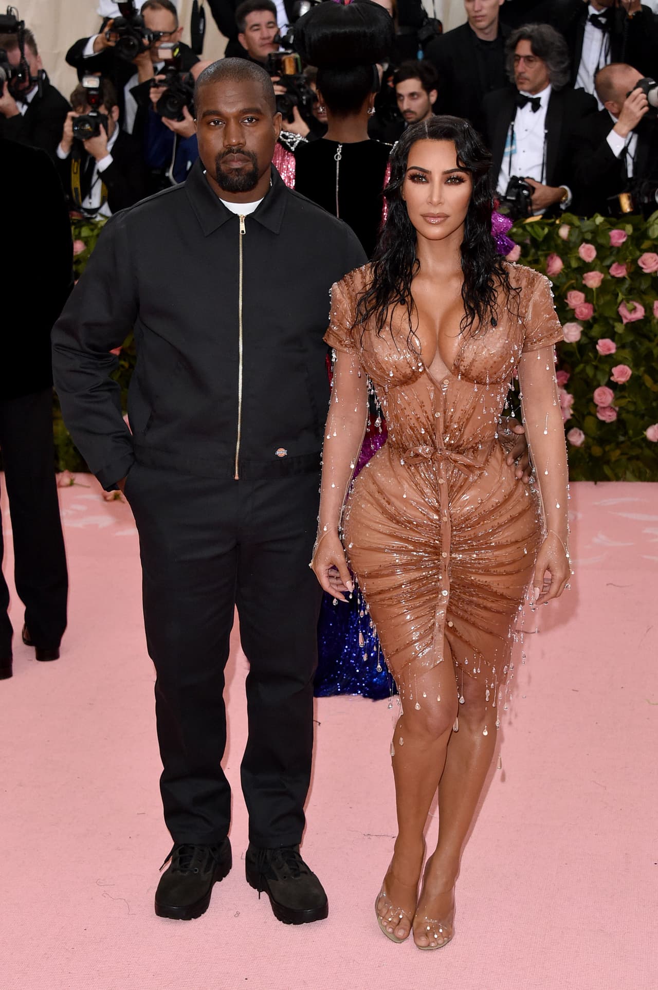 Hoy, pese a no haber contado con el dueño de Facebook en su momento, la historia de Kanye y Kim es otra gracias a su emporio.
<br>