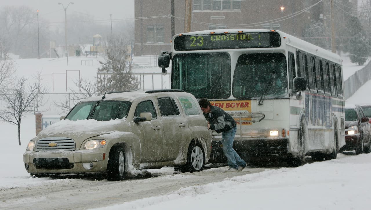 <b>Puesto 15: Oklahoma City, Oklahoma.</b> El estudio comparó la data de las 100 principales ciudades en los temas clave para la comodidad de los conductores: el costo, el tráfico, la infraestructura, la seguridad, el acceso a vehículos y el mantenimiento.
<a href="https://www.univision.com/noticias/trending/en-el-pais-mas-rico-del-planeta-estos-son-los-20-estados-con-la-peor-infraestructura-esta-el-tuyo-fotos"><u> Vea aquí cuáles son los 20 estados con la peor infraestructura de Estados Unidos</u></a>