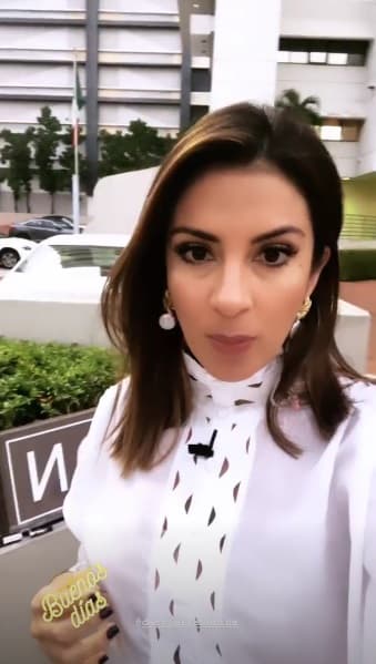 Las conductoras de Despierta América se inclinaron por el mismo estilo, sin embargo, cada una la llevó de acuerdo a su personalidad; Maity prefirió llevarla abotonada hasta el cuello.