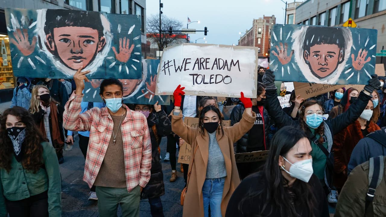 <b>Madres de Adam Toledo y Anthony Álvarez:</b>
<br>Desde manifestaciones hasta vigilias en el vecindario de La Villita. Madres de Adam Toledo, de 13 años, y de Anthony Álvarez, de 22; quienes perdieron la vida a manos de la policía de Chicago, piden justicia. Sus familiares convocaron a una marcha el 1 de mayo que irá desde Union Park hasta Federal Plaza.