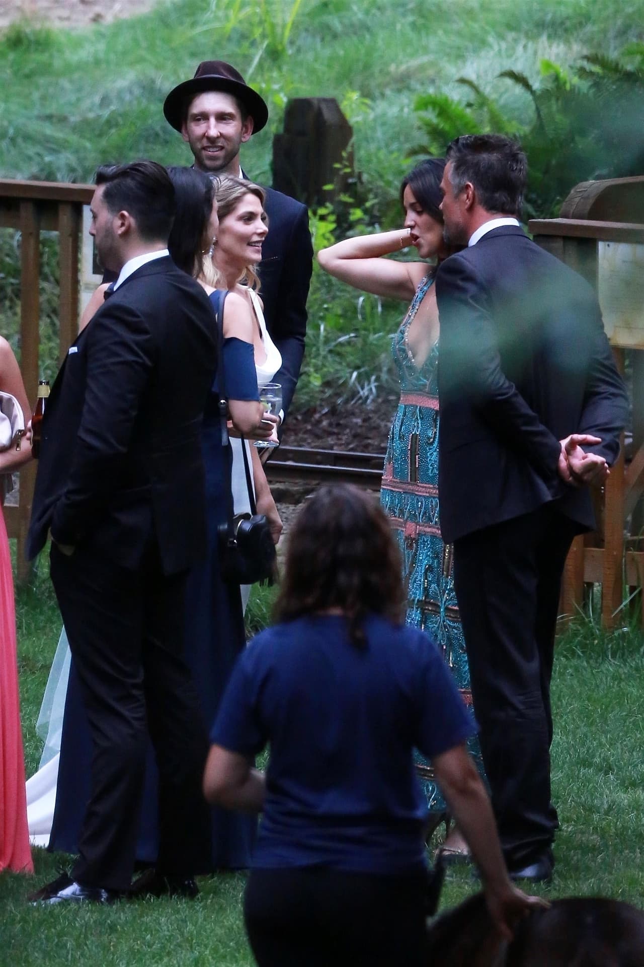 Eiza y Josh fueron captados por paparazzi durante sus vacaciones de verano en Cancún, Quintana Roo (al sur de México), pero no habían sido fotografiados juntos en un evento social como este.