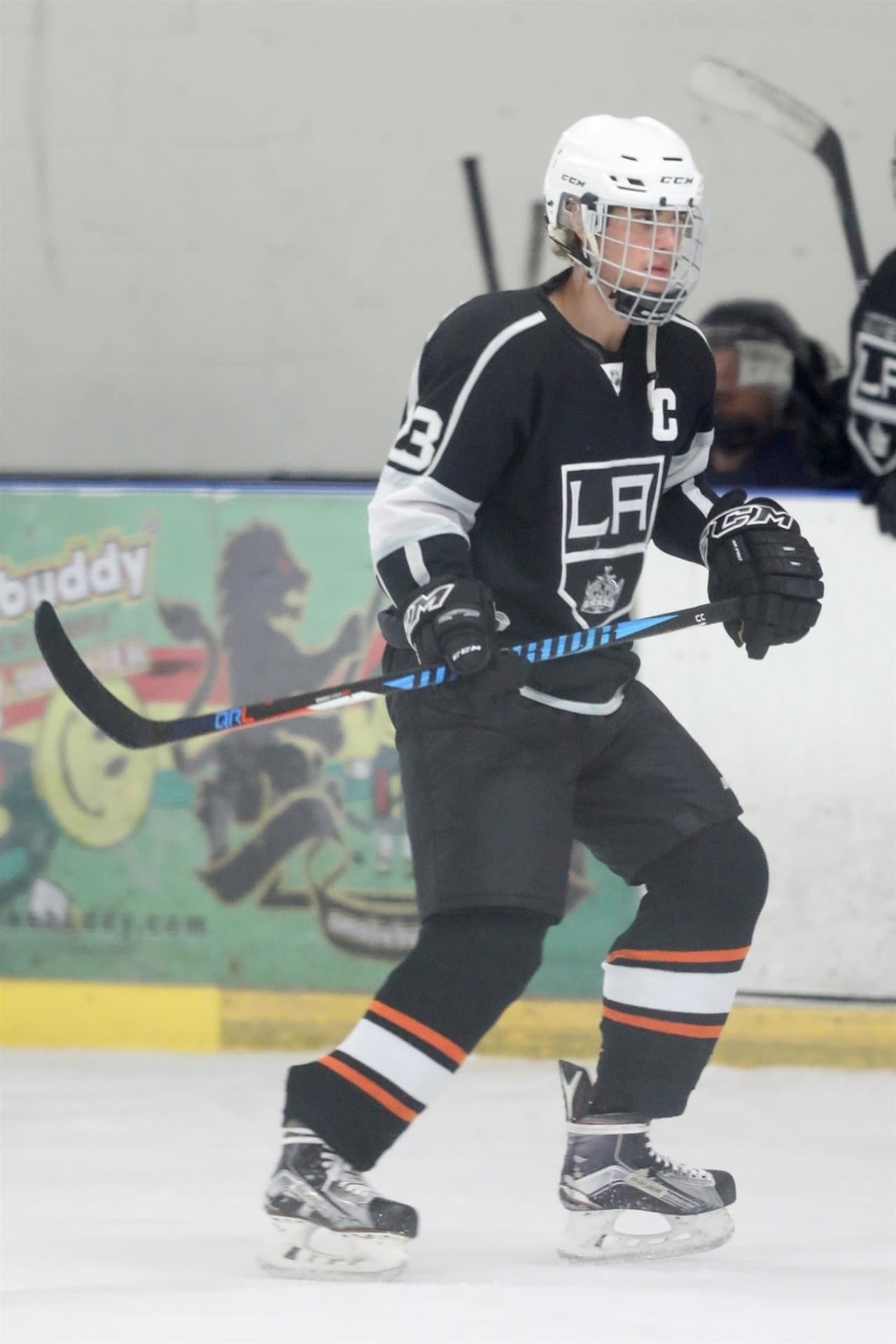 Mandy Teefy, quien dejó de ser la manejadora de Selena en el 2014, dijo no “estar muy feliz” con que su hija haya regresado con su ex. 
<br>