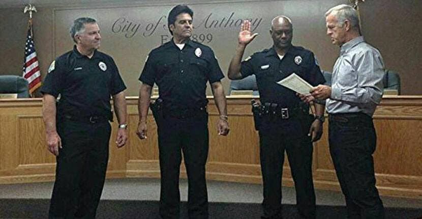 La ciudad lo nombró oficial de reserva para defender a menores de edad de los abusadores sexuales.