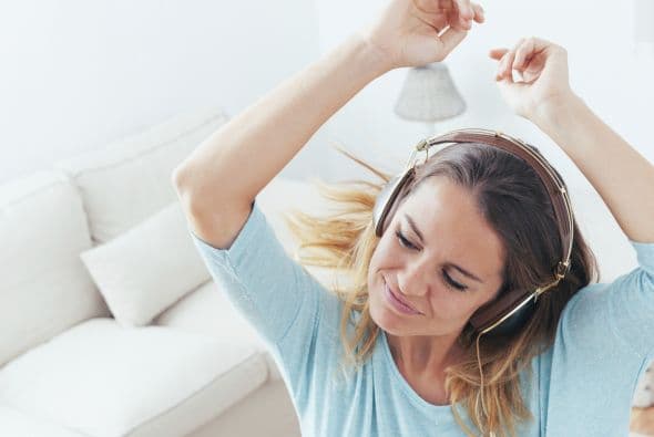 Bailar. Practicar el baile y canto puede hacerte quemar 205 calorías cada media hora que lo realizas.