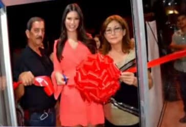 Incluso en dicho concurso cumplió uno de sus sueños: reunir a sus padres, sin duda, un momento que fue muy emotivo para la conductora de Despierta América.
<br>