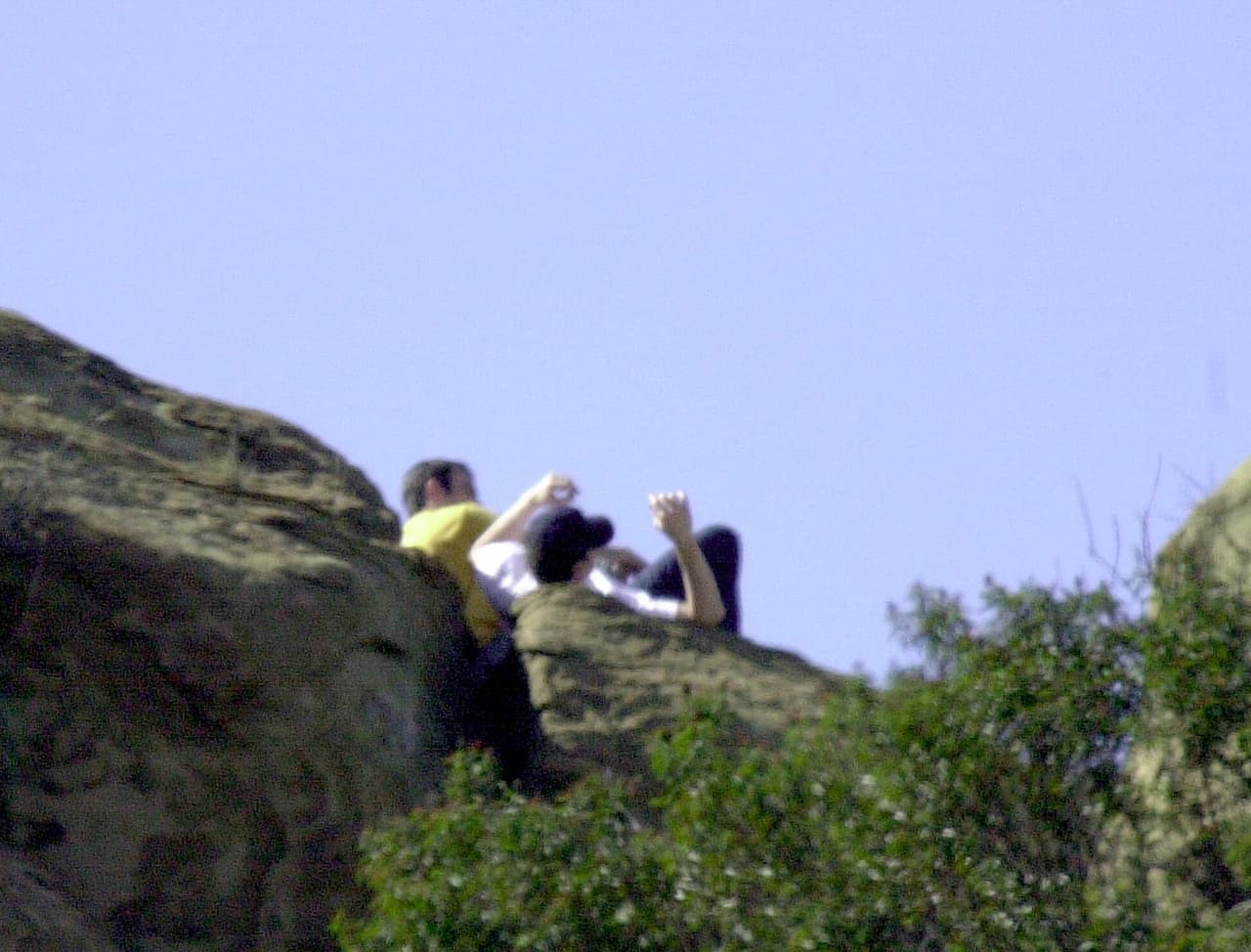 <b>Kevin Spacey </b>se disculpó el domingo 30 de octubre de 2017 públicamente con el también actor 
<b>Anthony Rapp, quien le imputó haberlo acosado sexualmente</b> cuando solo tenía 14 años. En su mensaje también 
<b>compartió que es gay</b>, lo que le ha generado críticas de otros colegas que entienden que no debió vincular un asunto con otro.
<br>