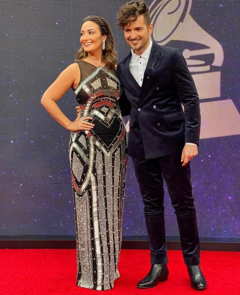 La actriz Karla Monroig junto al cantante Tommy Torres, quienes llevan más de 10 años de matrimonio y tienen una hija llamada Amanda. A pesar de sus altas y bajas en la relación y de haber estado al bordo de una separación, la pareja se ha mantenido más unida que nunca.