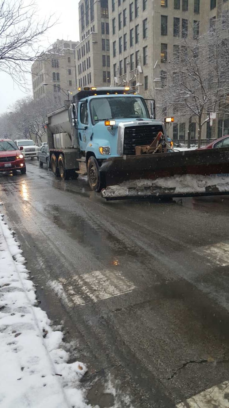 Ante esta situación, la ciudad ha destinado casi 300 camiones quitanieve y 370 toneladas de sal para hacer frente a la situación invernal.