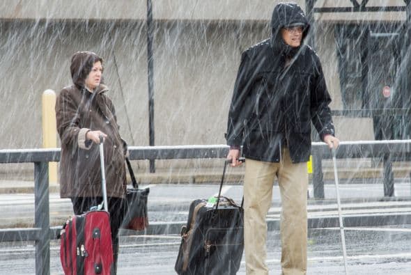 En el Aeropuerto Internacional Dulles, a las afueras de Washington, D.C., cientos de vuelos fueron cancelados el 26 de noviembre debido a la nieve.