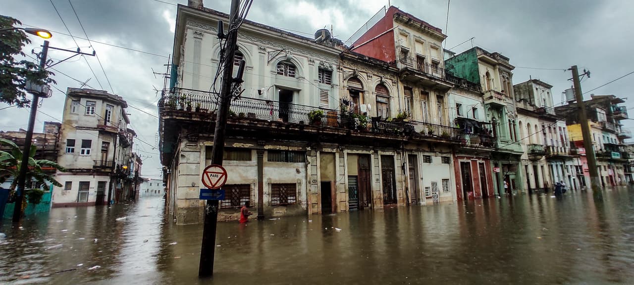 Las lluvias torrenciales ocasionadas por un sistema de mal tiempo en el Caribe dejaron fuertes inundaciones en La Habana y otras partes de Cuba. 
<br>