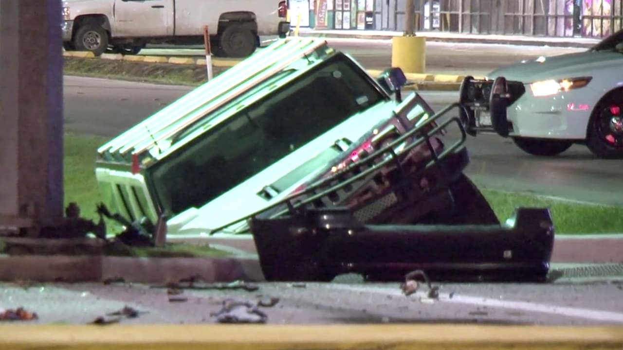 Todo ocurrió cuando una camioneta Hummer chocó con un automóvil BMW en el que viajaban tres adolescentes.