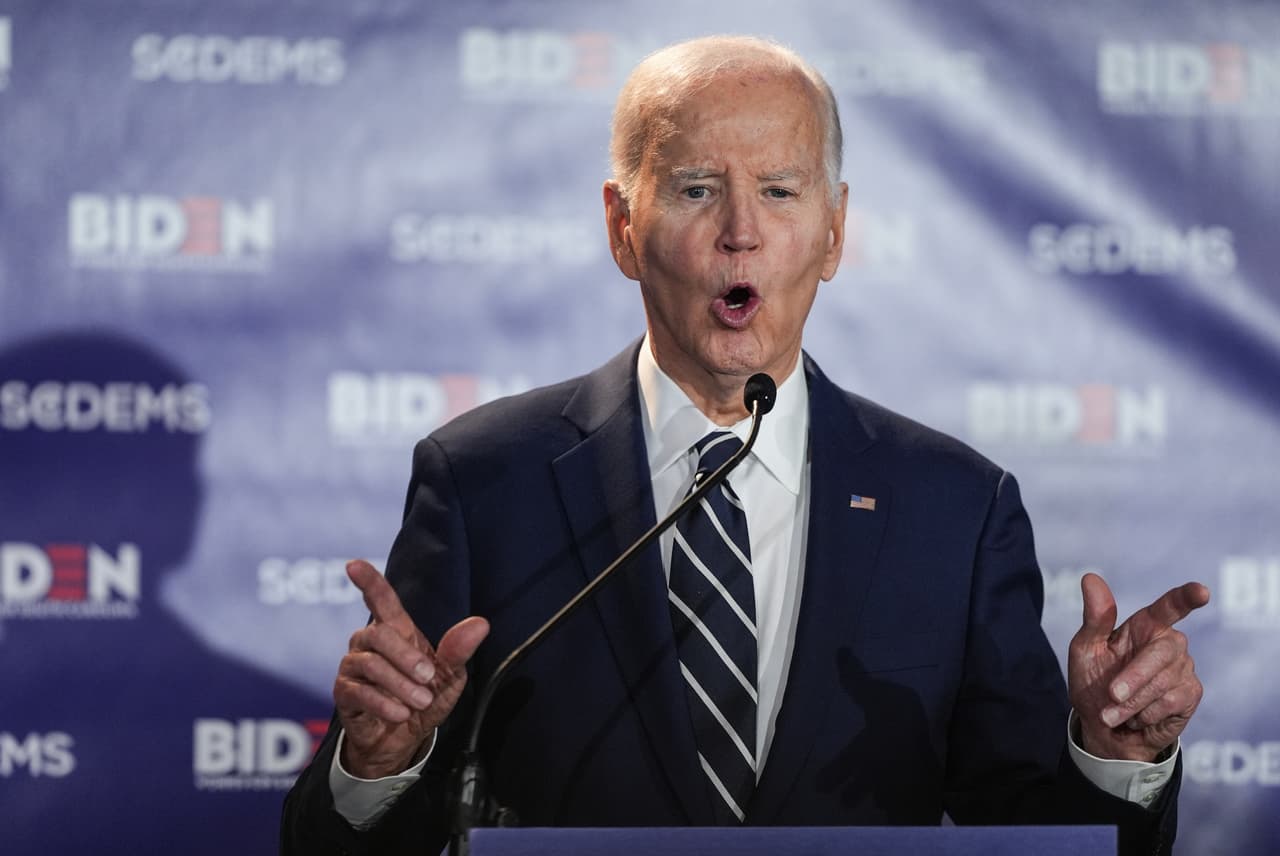 Joe Biden llama “Barack” a directivo durante discurso en la Universidad de Syracuse
