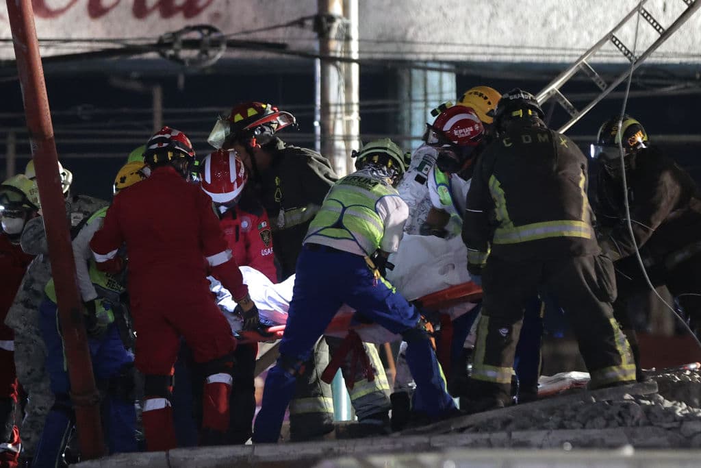 Las escenas del rescate dan la medida de 
<b>lo aparatoso y complejo </b>que ha sido el accidente.