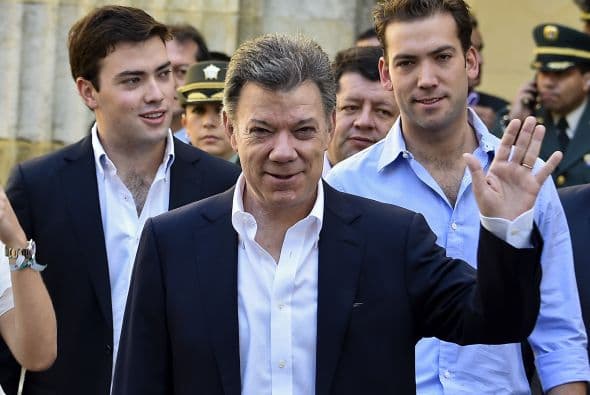 "Mi llamado a los colombianos es que voten, que salgan a votar temprano, que participen ", manifestó Santos después de votar en la mesa 66 instalada en el Capitolio Nacional.