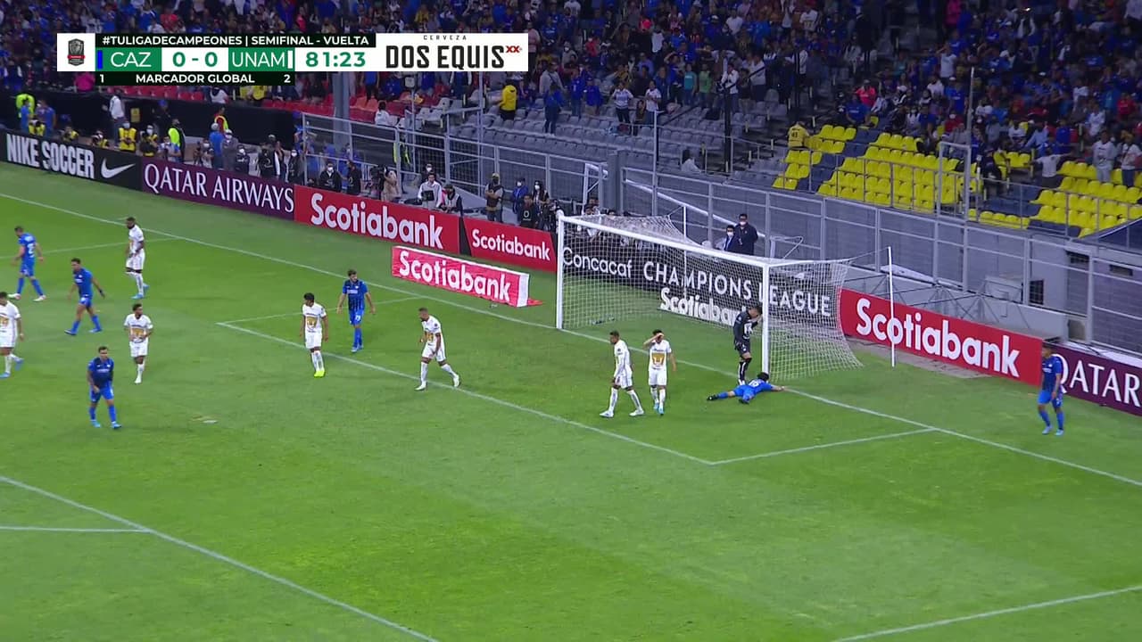 ¡TIRO ATAJADO! disparo por Adrián Aldrete.